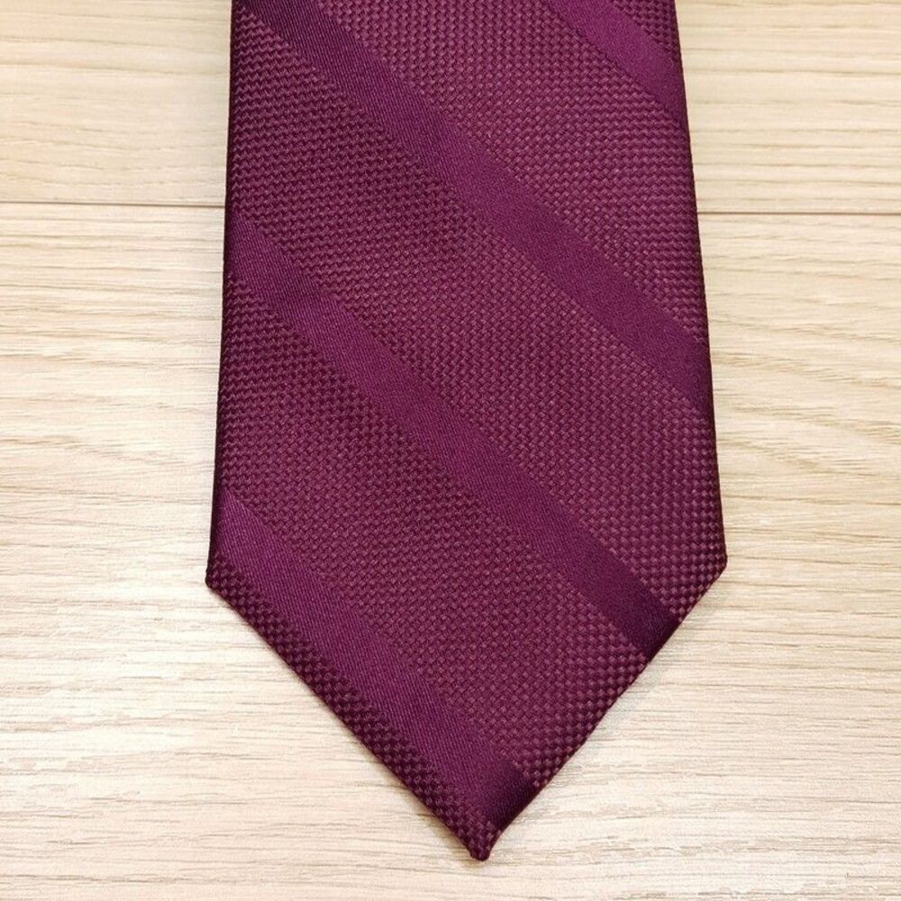 TOMMY HILFIGER Mens Neck Tie Burgundy Maroon Solid Stripe Silk Blend Necktie